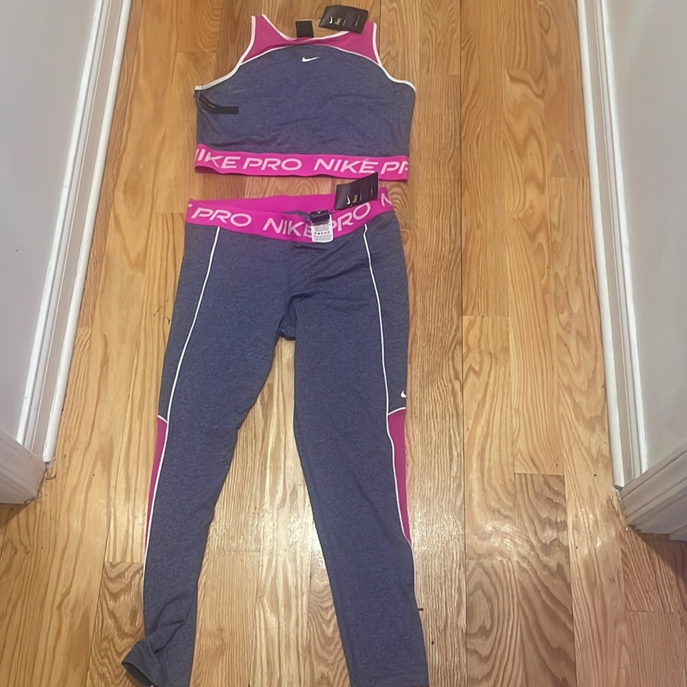 Womens Nike pro 2 piece set purple and pink. Never worn .